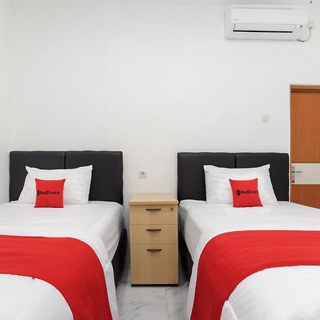 Reddoorz Syariah @ Sakura Hotel Jatiwaringin Bekasi Eksteriør bilde