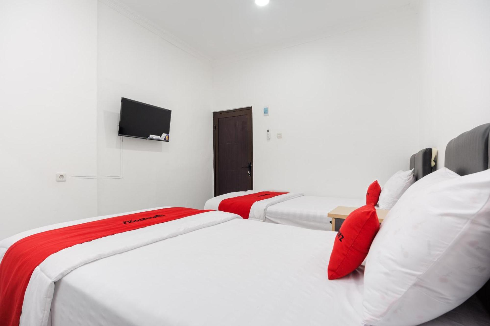 Reddoorz Syariah @ Sakura Hotel Jatiwaringin Bekasi Eksteriør bilde