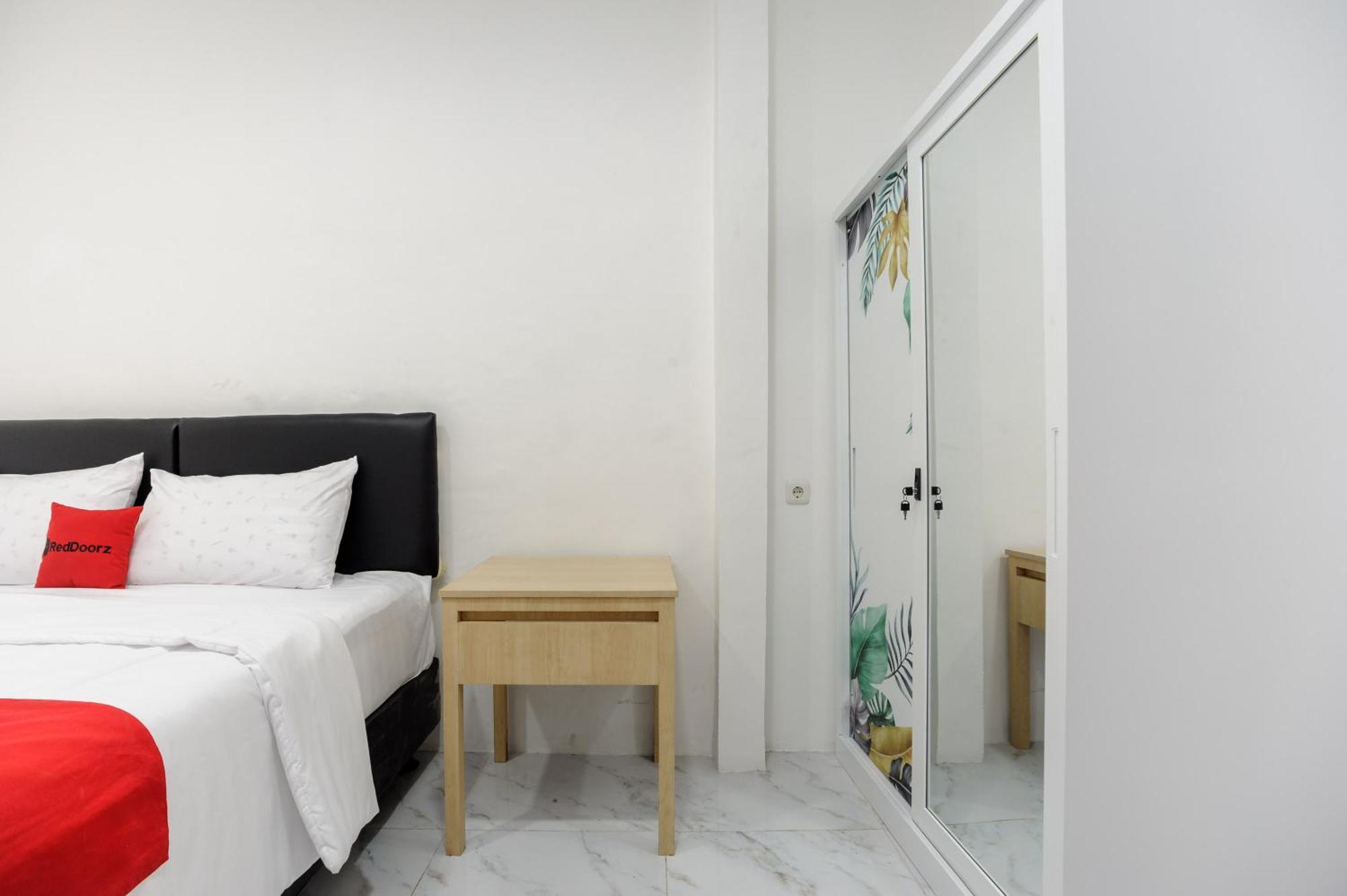 Reddoorz Syariah @ Sakura Hotel Jatiwaringin Bekasi Eksteriør bilde