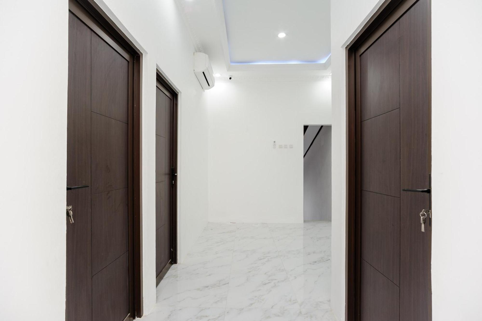 Reddoorz Syariah @ Sakura Hotel Jatiwaringin Bekasi Eksteriør bilde