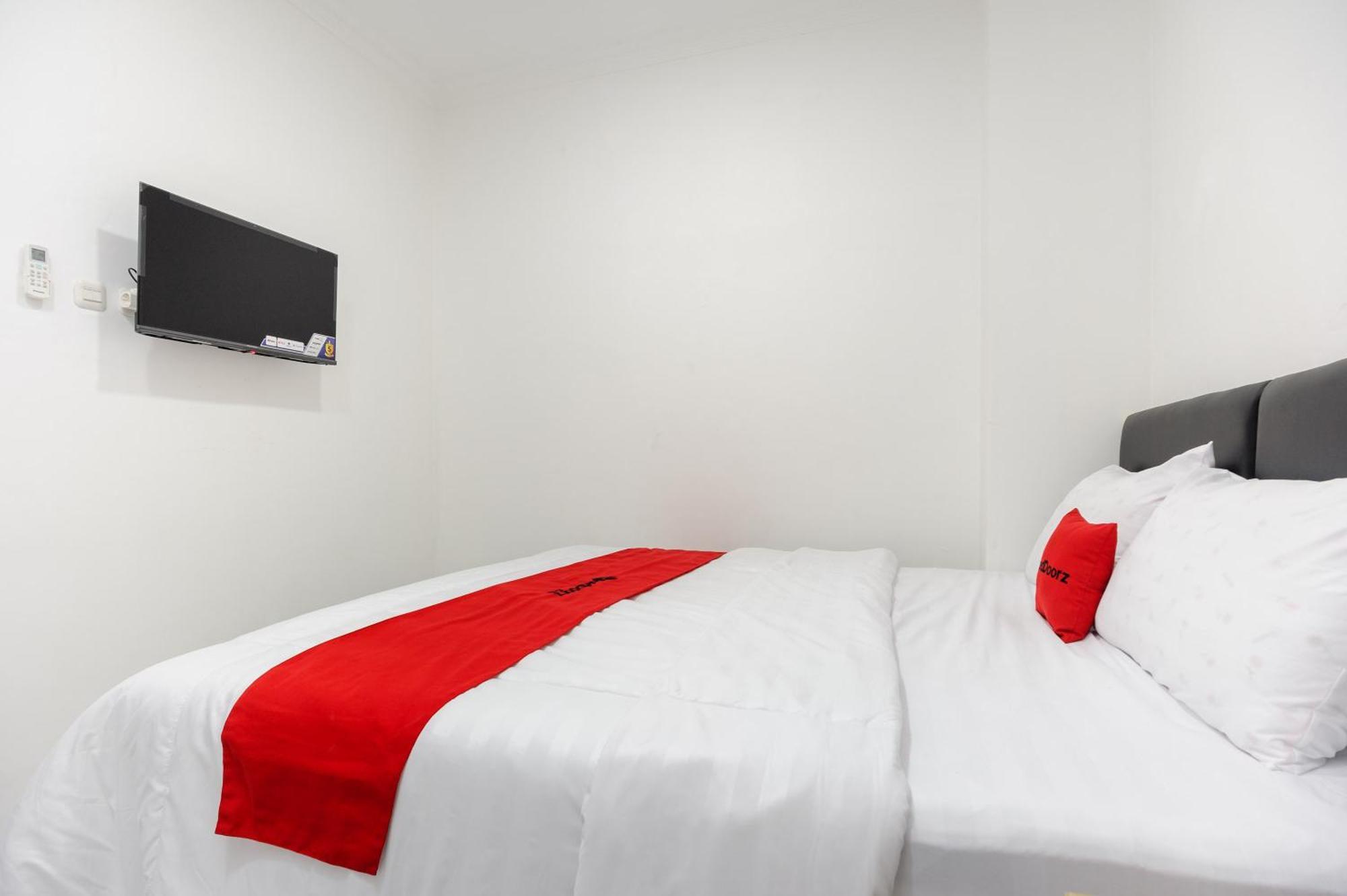 Reddoorz Syariah @ Sakura Hotel Jatiwaringin Bekasi Eksteriør bilde