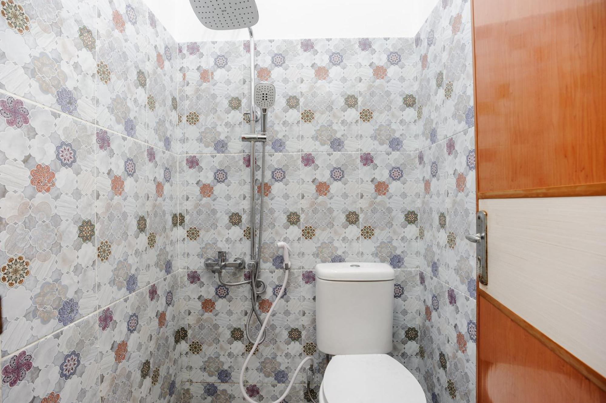 Reddoorz Syariah @ Sakura Hotel Jatiwaringin Bekasi Eksteriør bilde