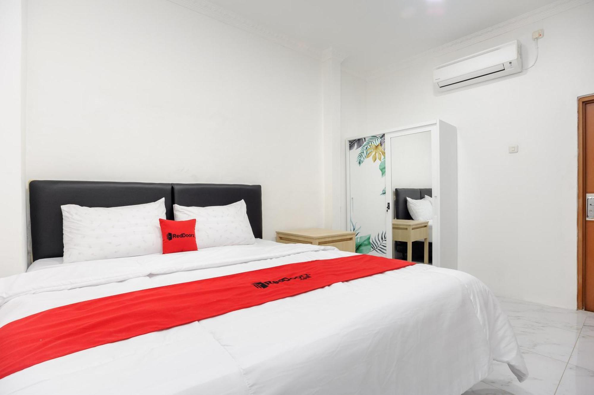 Reddoorz Syariah @ Sakura Hotel Jatiwaringin Bekasi Eksteriør bilde