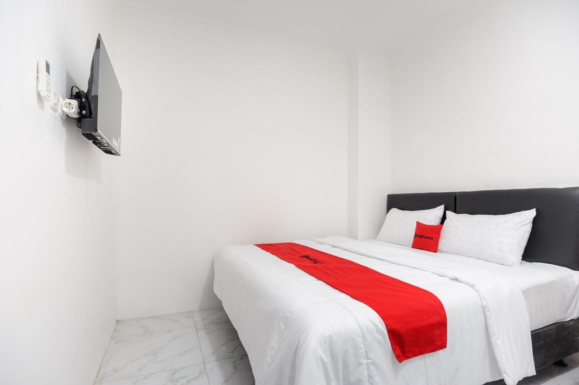 Reddoorz Syariah @ Sakura Hotel Jatiwaringin Bekasi Eksteriør bilde