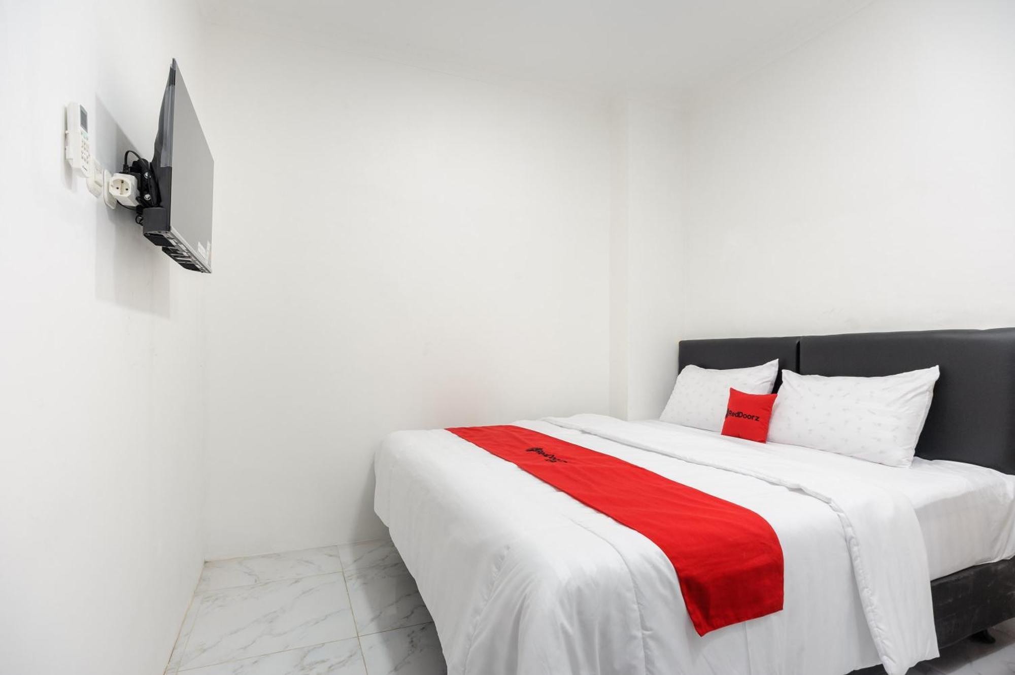 Reddoorz Syariah @ Sakura Hotel Jatiwaringin Bekasi Eksteriør bilde