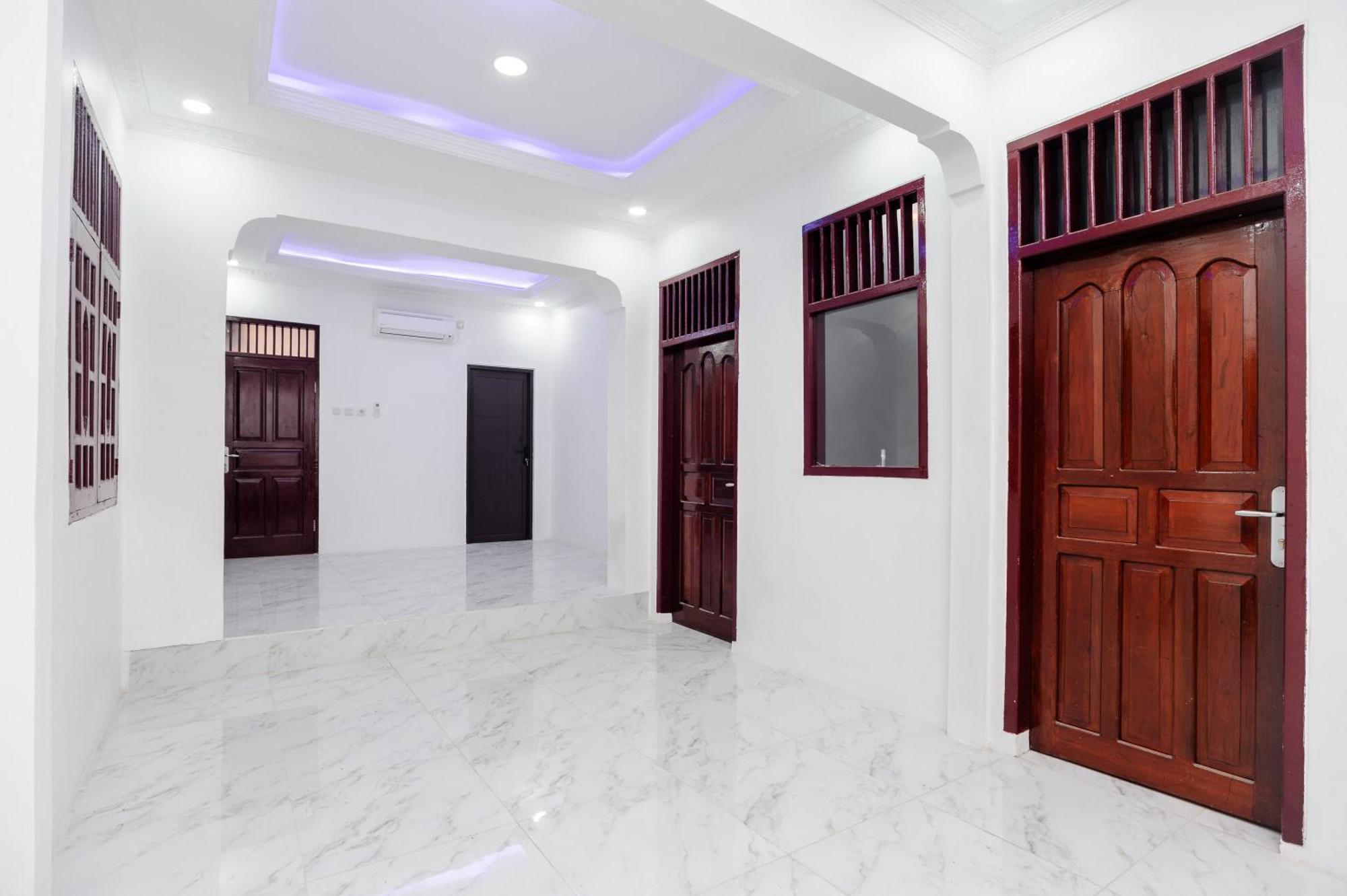 Reddoorz Syariah @ Sakura Hotel Jatiwaringin Bekasi Eksteriør bilde